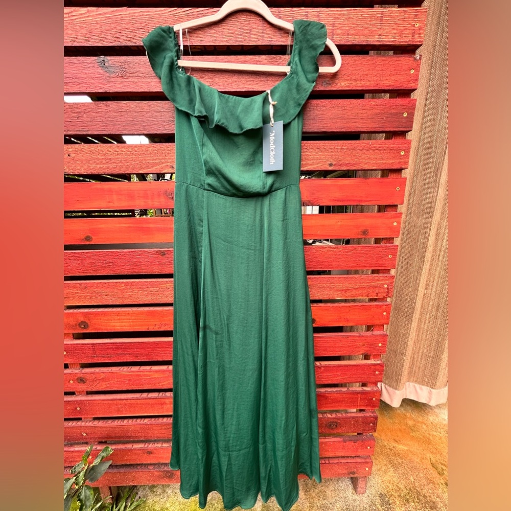 Gorgeous emerald green modcloth gown size xs NWT
